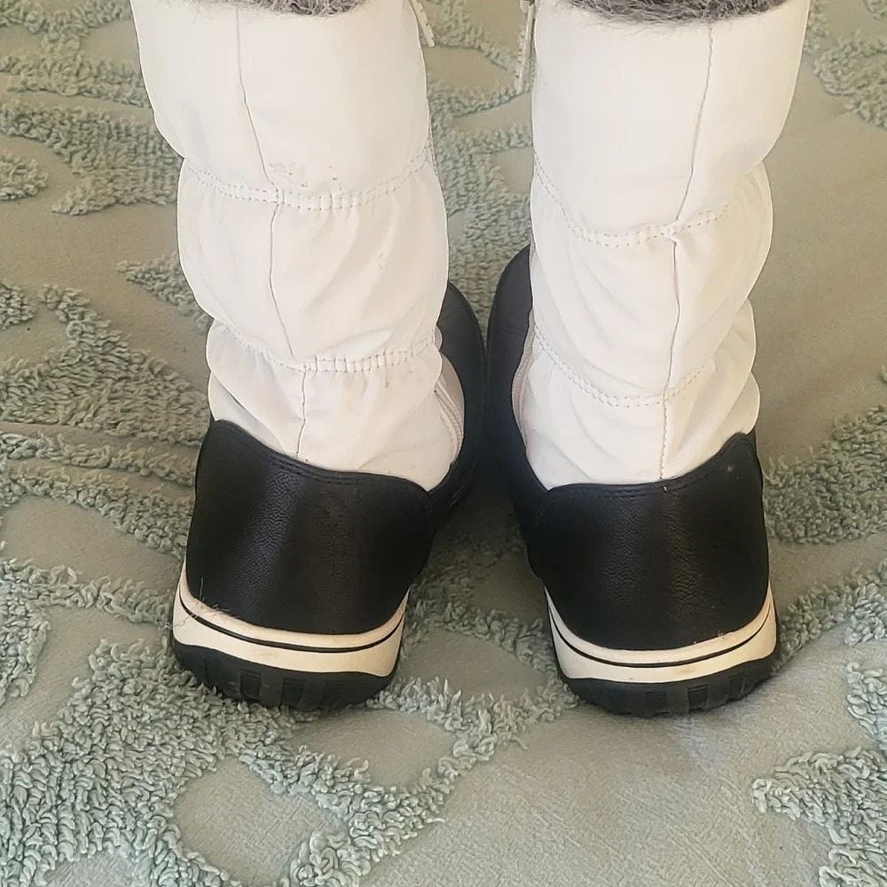 totes White and Black Winter Boots with Faux Fur Trim